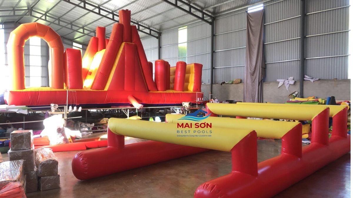 Top trò chơi bơm hơi team building được sử dụng nhiều nhất hiện nay 4 đường vượt chướng ngại vật bơm hơi trong team building vận động