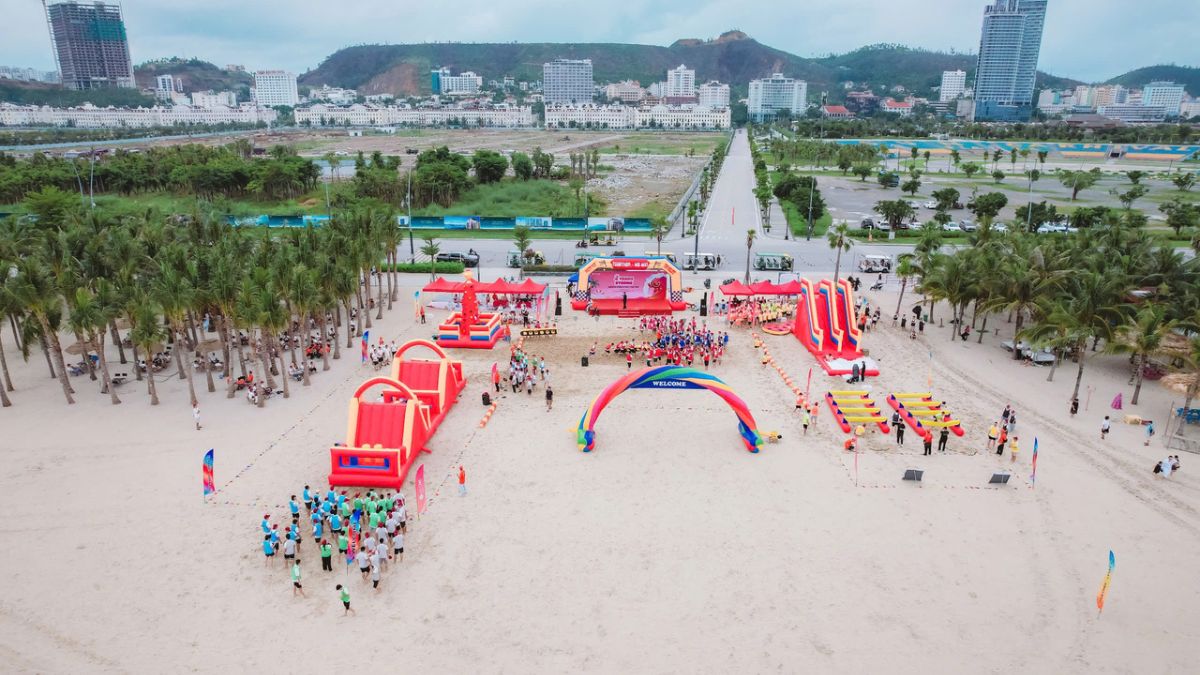 Top trò chơi bơm hơi team building được sử dụng nhiều nhất hiện nay 1 Đồ chơi bơm hơi được sử dụng trong chương trình team building công ty.