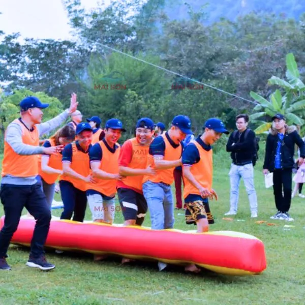 Đôi Hia Lỗ Khổng Lồ - Đôi hia team building - Ảnh 3